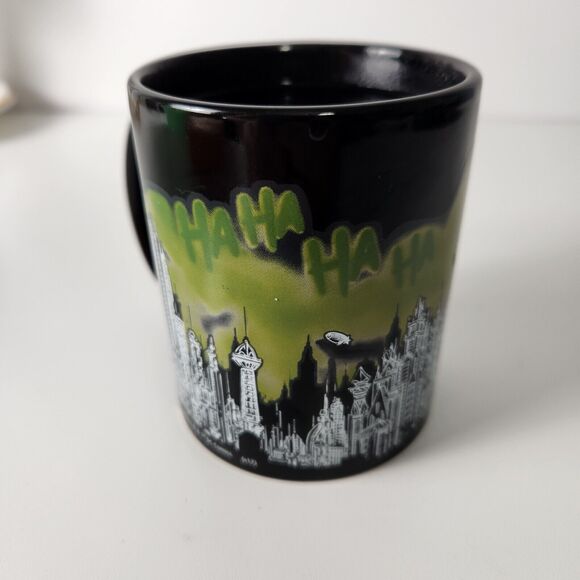 Batman Joker Skyline Color Changing 11 oz Coffee Mug - zak! Designs LOOT CRATE - Picture 5 of 12